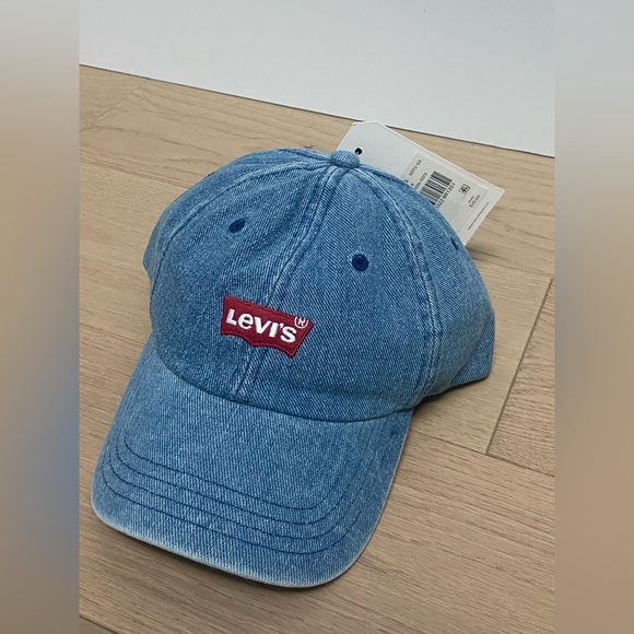 NWT Levi’s denim distressed cap - Picture 4 of 4